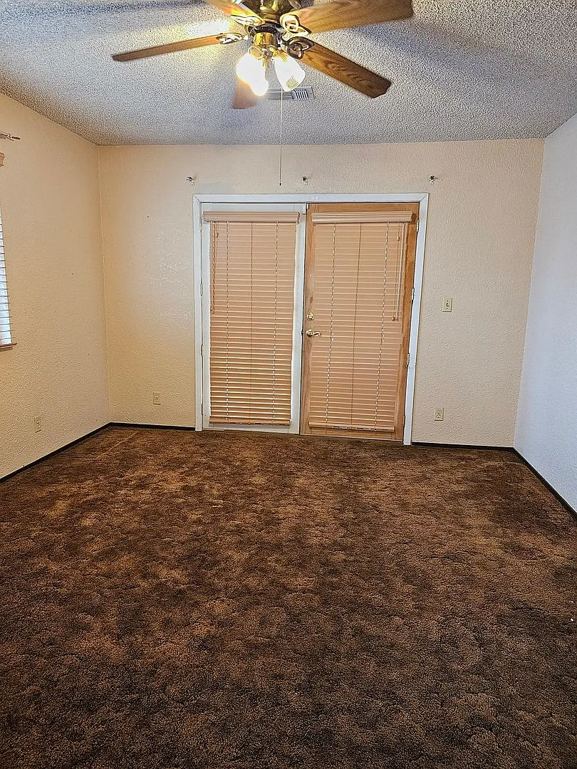 Large Spacious Home!! — Photo 2