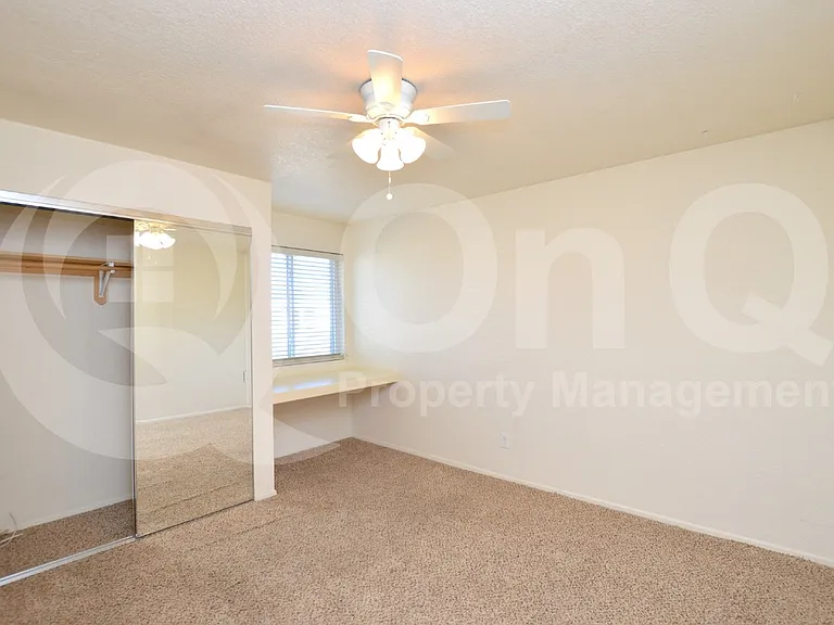 5019 E Laurel Ln — Photo 15
