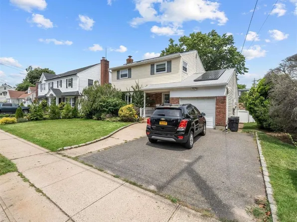29 Park Boulevard, Malverne, NY 11565
