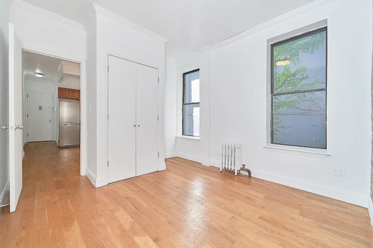 211 Avenue A — Photo 4
