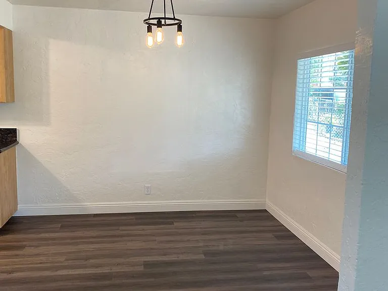 451 N Martin St — Photo 14