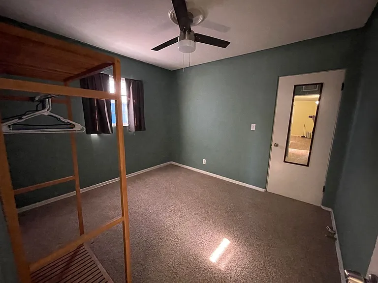 Quaint 2 Bedroom and 1 Bath Duplex! Perfect for UofA Students! — Photo 11