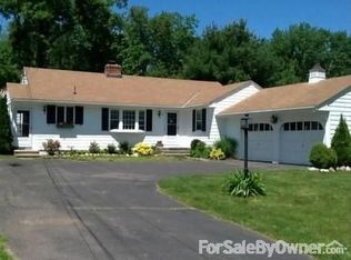 26 Ravenwood Rd, West Hartford, CT 06107