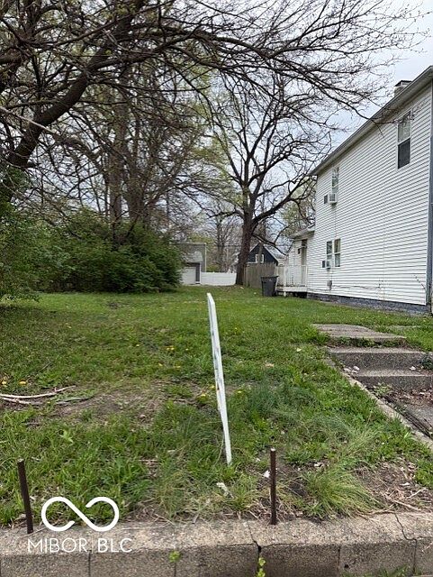 2nd image of 1018 W 27th St