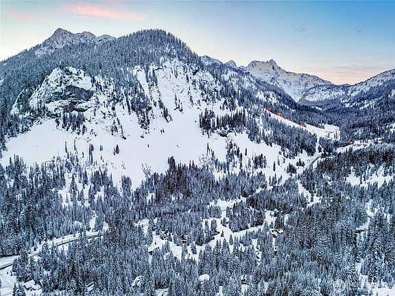 4th image of 27 Alpental Strasse