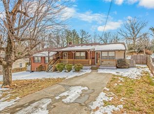 2780 Woodvale Dr, Winston Salem, NC 27127