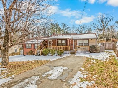 2780 Woodvale Dr, Winston Salem, NC, 27127