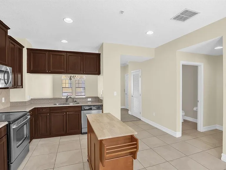 4636 Messina Dr — Photo 9