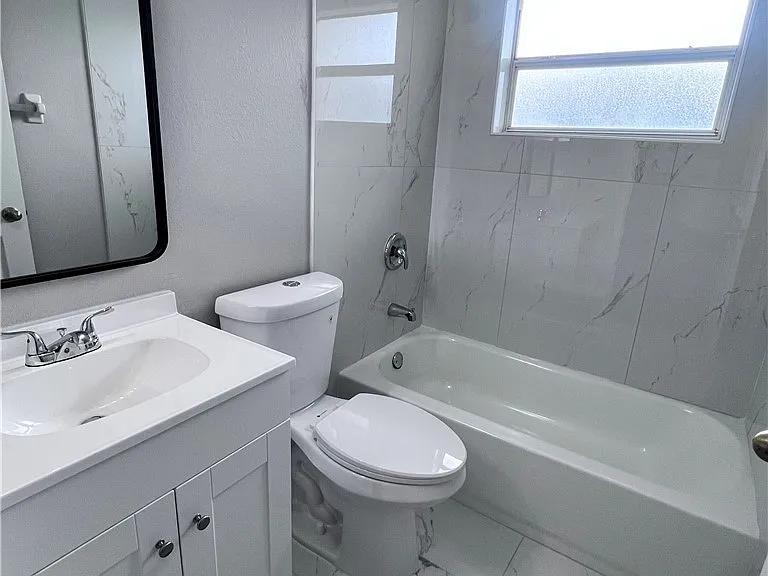 1809 SW Santa Barbara Pl — Photo 13