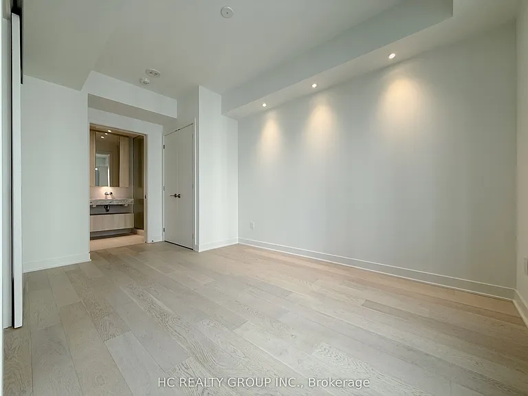 11 Yorkville Ave #2107 — Photo 5