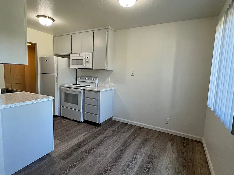 Madera West Apartments — Photo 8