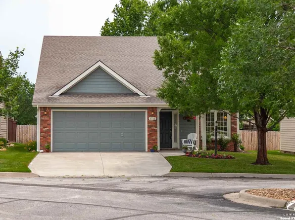 4725 Larkspur Cir, Lawrence, KS 66047