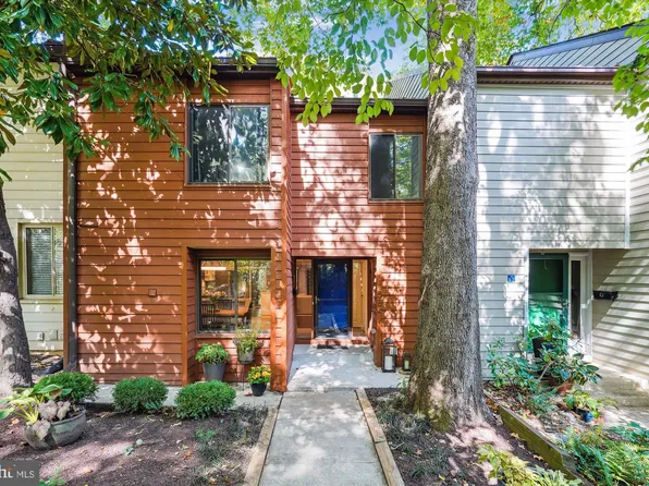 11584 Woodhollow Ct, Reston, VA 20191