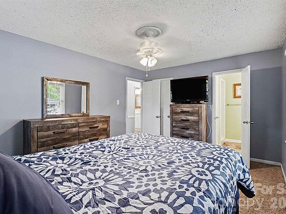 4th image of 104 Terrace Dr