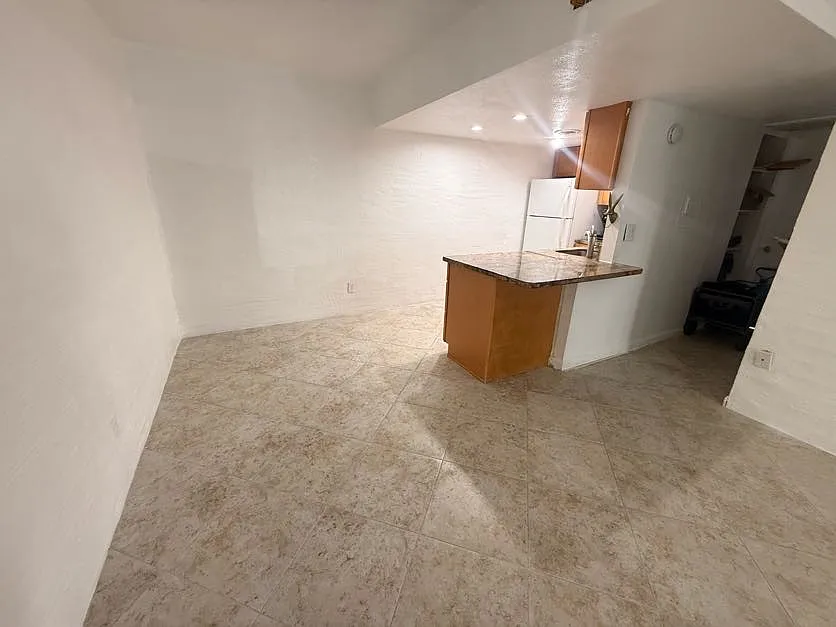 1 bed, 702 sqft, $1,200 — Photo 4
