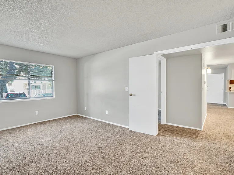 902 S Walden St #106 — Photo 15