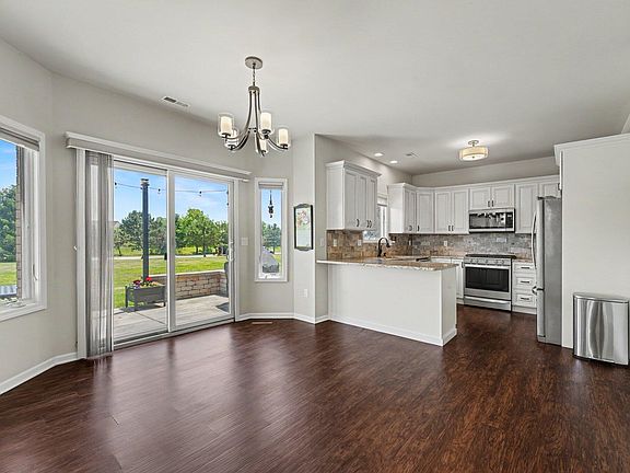 5th image of 10115 Texas Ln