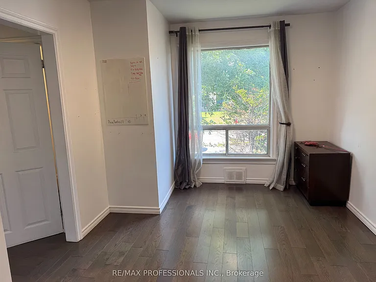 145 Yorkview Dr #MAIN — Photo 4