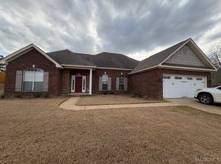 421 Wind Ridge Dr, Deatsville, AL 36022