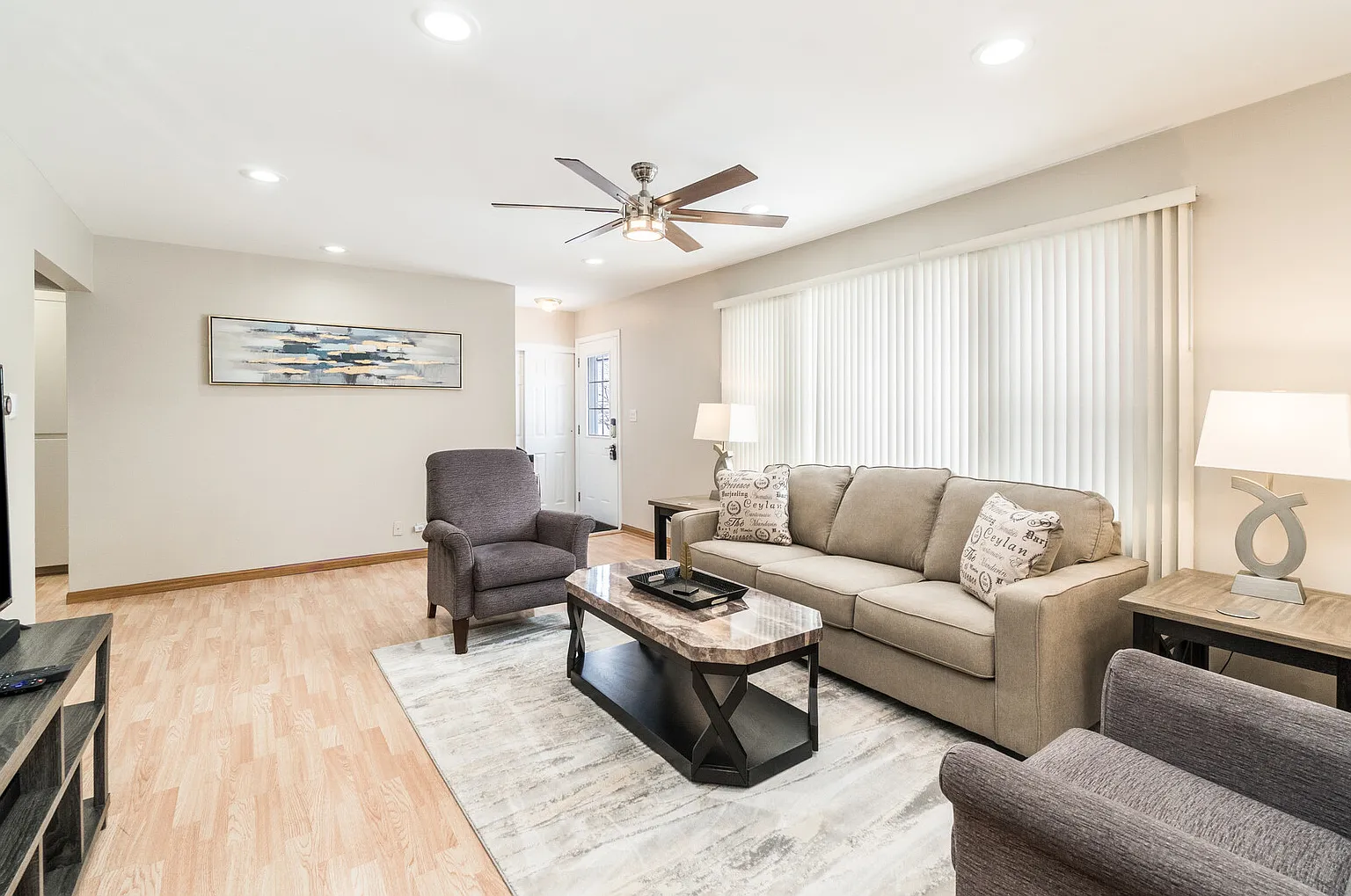 Hoffman Estates Rental - E Berkley Ln — Photo 1