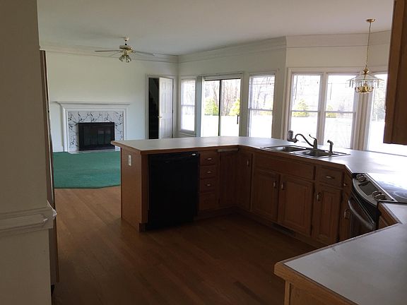 Eat in Kitchen/family room combo