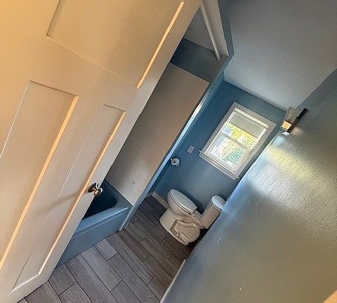 5th image of 167 Dogwood St