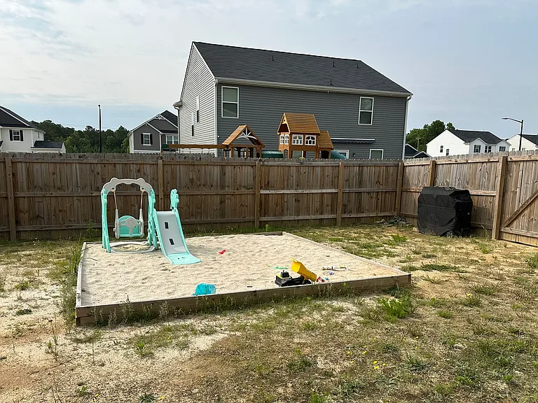 1709 Redbout Ct — Photo 18