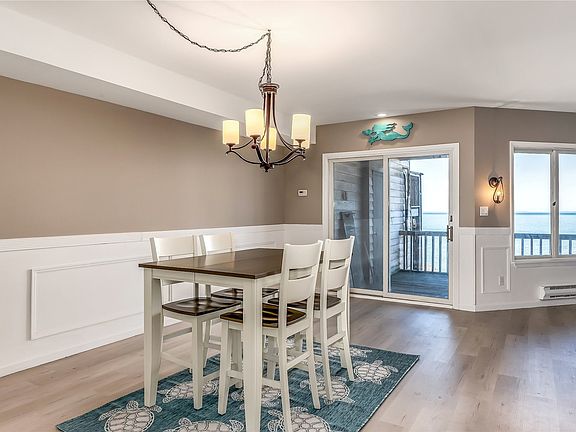 5th image of 414 Fox Hill Dr #414