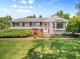 5806 W Calumet Rd, Milwaukee, WI 53223