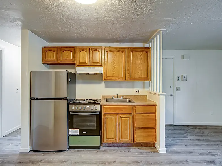 Hillcrest Apartments — Photo 19