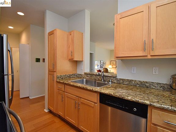 5th image of 193 Bayside Ct