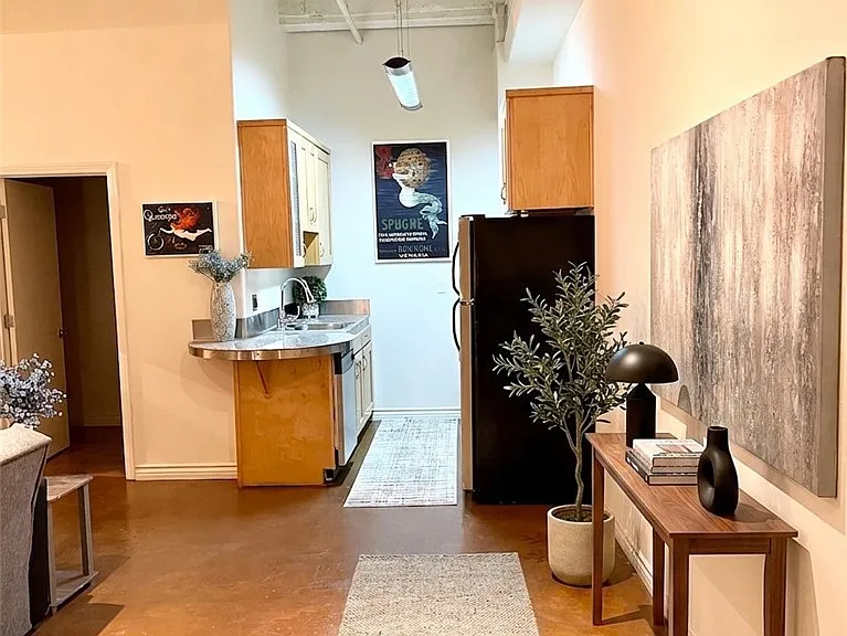 312 W 5th St #510 — Photo 8