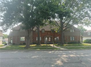 8237 NW Waukomis Dr, Kansas City, MO 64151