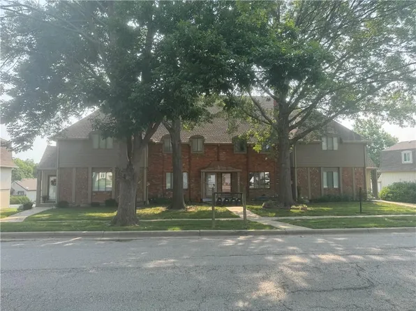 8237 NW Waukomis Dr, Kansas City, MO 64151