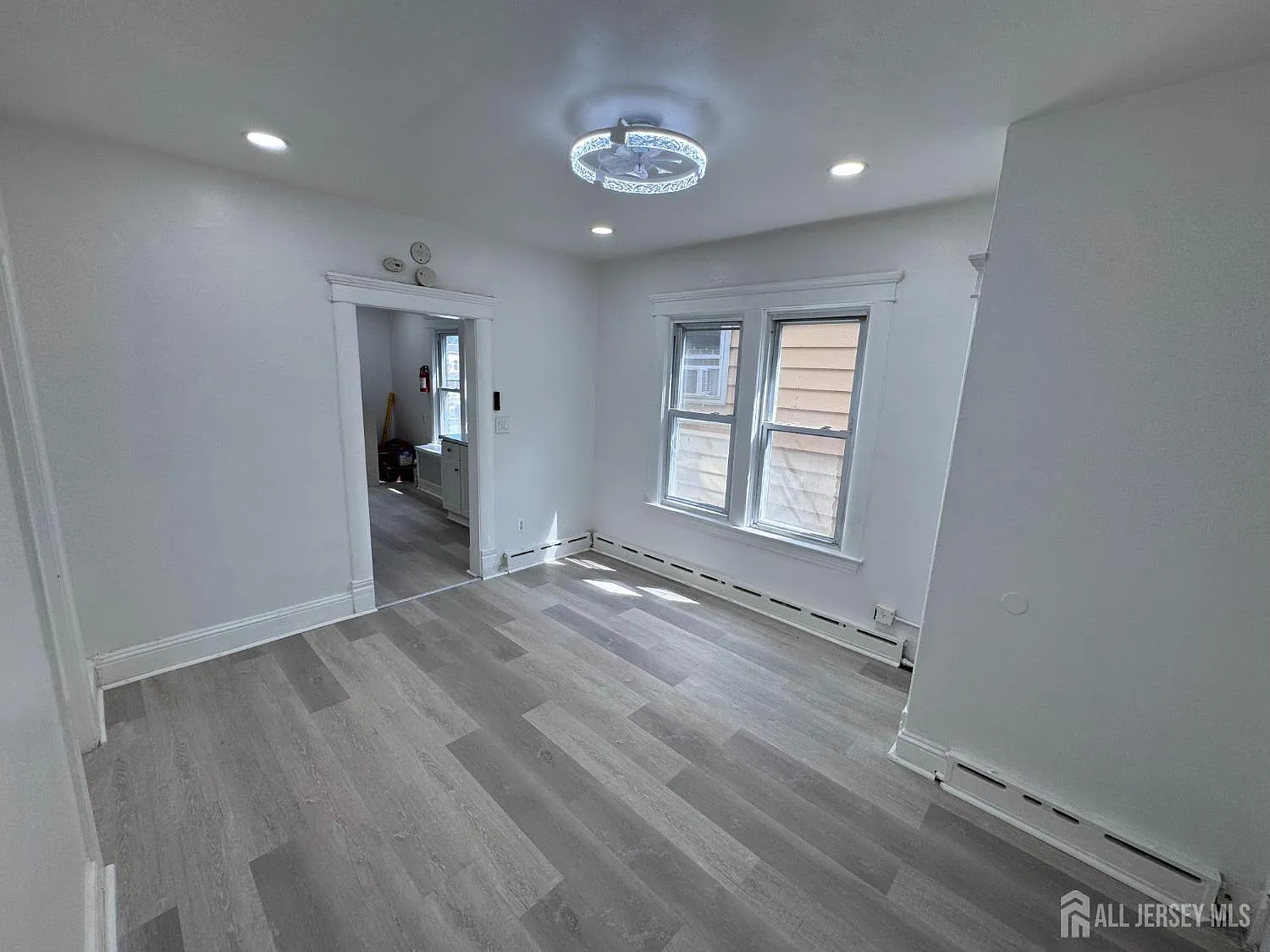 3 bed, 1.0 bath, $2,500 — Photo 4
