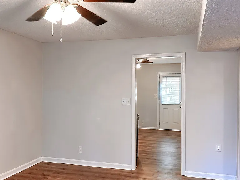 470 Martha Ln #H — Photo 5