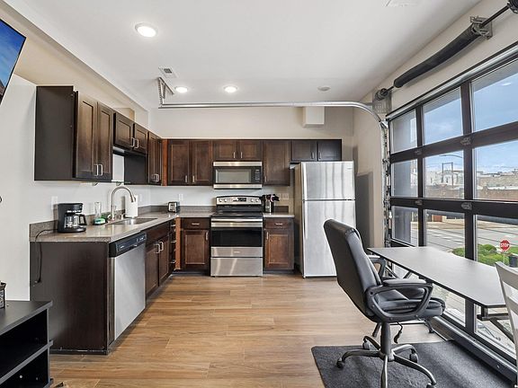 3rd image of 800 New Hampshire St APT 213