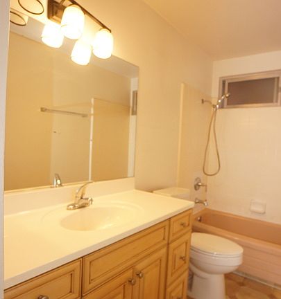 3rd image of 1233 Barry Ave APT 205