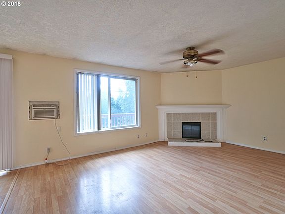 3rd image of 607 SE 121st Ave #38