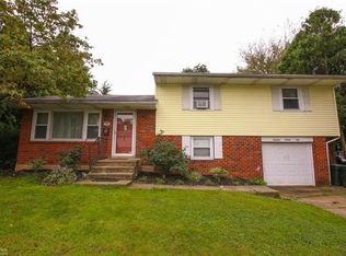 1991 Ravenwood Dr, Bethlehem, PA 18018