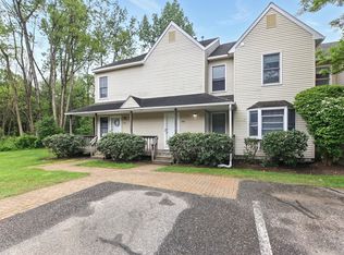 59 Castlegate Dr #B, Springfield, MA 01129