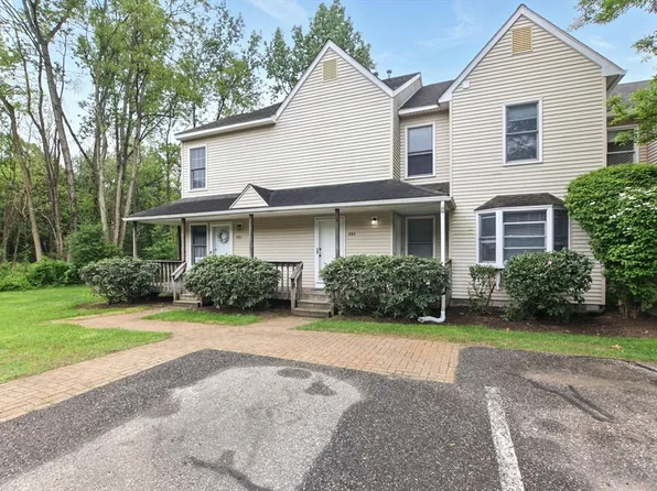 59 Castlegate Dr #B, Springfield, MA 01129