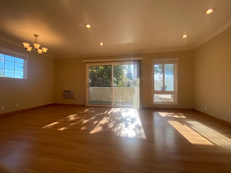20653 Park Cir E #4 — Photo 3