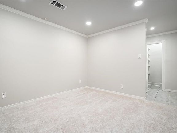 4th image of 2581 Tahoe Dr