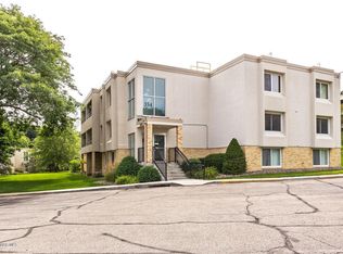 358 Elton Hills Dr NW APT 13, Rochester, MN 55901