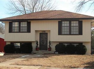1351 Pawnee St, Leavenworth, KS 66048