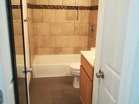 Upstairs full bath. Tile bath enclosure.