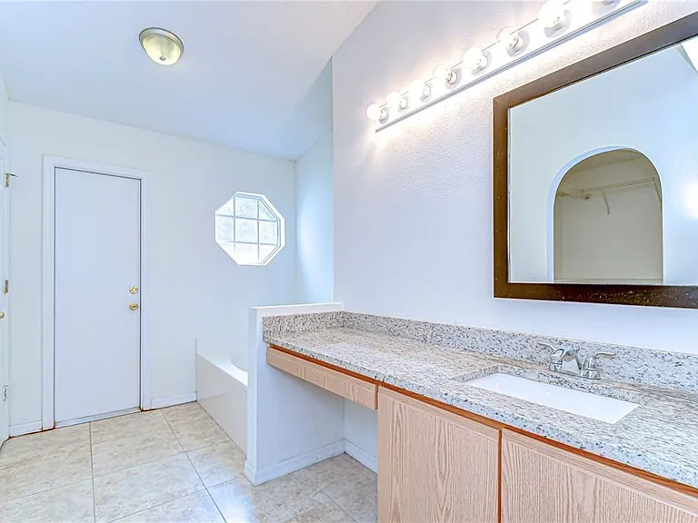 18303 Elmhurst Ln — Photo 31
