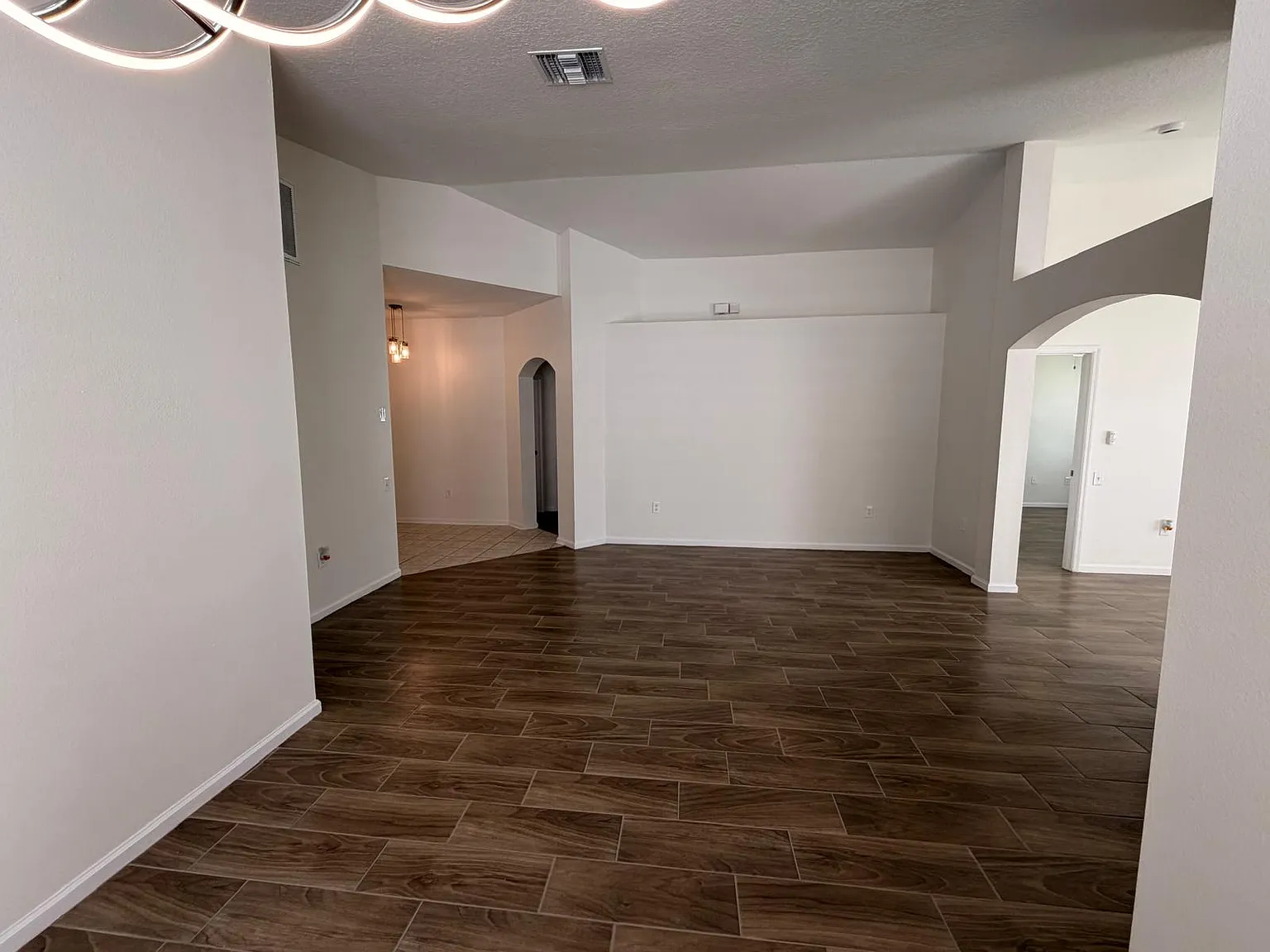 3 bed, 1498 sqft, $2,400 — Photo 4