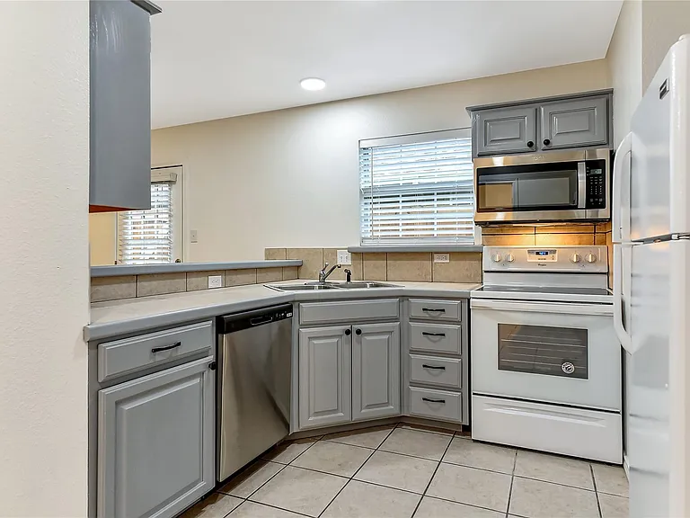 1026 W Coffin St #102 — Photo 6